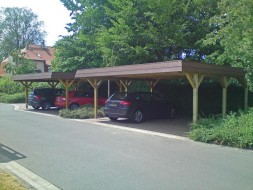Doppel-Carport aus Holz mit Flachdach + Schindelblende in braun - BRANDL