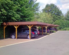 Doppel-Carport aus Holz mit Flachdach + Schindelblende in braun - BRANDL