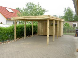 Einzel Carport aus Holz mit Flachdach + Abstellkammer (Geräteraum) + Holzblende - BRANDL