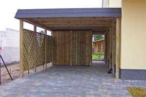 Einzel-Carport aus Holz mit Flachdach + Abstellkammer (Geräteraum) + Wandelemente + Dichtzaun diagonal - hohe-Ausführung - BRANDL