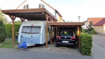 Einzel-Carport aus Holz - Massanfertigung mit Holzblende für Wohnwagen (Wohnmobil/Caravan) - BRANDL