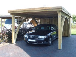 Einzel-Carport aus Holz mit Rundbogen beidseitig + Abstellkammer (Geräteraum/Schuppen) + Holzblende - BRANDL