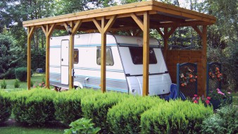 Einzel-Carport aus Holz für Wohnmobil-(Wohnwagen/Transporter) + Holzblende - BRANDL