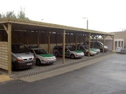 Reihen-Carport aus Holz für Wohnmobil (Wohnwagen/Transporter) + Holzblende - BRANDL
