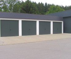 Garagen-Reihenanlage aus Beton
