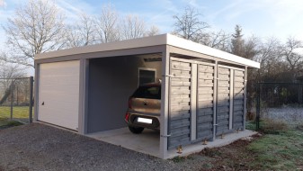 Einzel-Garage aus Stahl mit Sektionaltor + Anbau-Carport rechts daneben - BRANDL