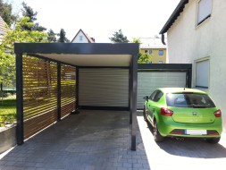 Einzel-Carport mit Wandelementen und Schiebetor zum Garten - BRANDL