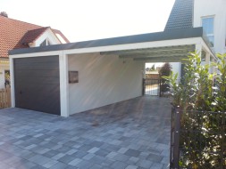 STAHL-Einzelgarage mit Sektionaltor + Anbau-Carport - BRANDL