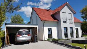 Einzel-Carport aus Stahl mit Geräteraum (Abstellkammer) hinten integriert - BRANDL