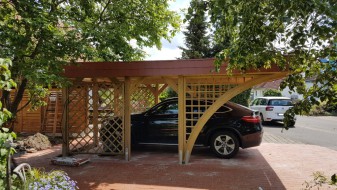 Einzel-Carport aus Holz mit Bogenpfosten - BRANDL