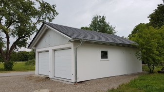 Doppel-Garage aus Beton mit Sektionaltoren - BRANDL