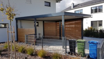 Carport aus Stahl mit Geräteraum (Abstellkammer) seitlich integriert - BRANDL