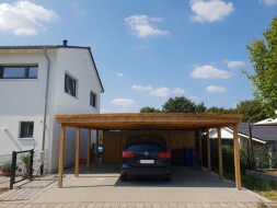 Doppel-Carport aus Holz mit Abstellkammer hinten - BRANDL