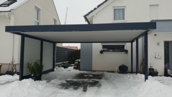 Doppel-Carport aus Stahl mit Wandelementen - BRANDL