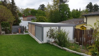 Einzel-Carport aus Stahl mit Geräteraum (Abstellkammer) hinten - BRANDL