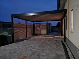 Doppel-Carport aus Stahl + Geräteraum + Sichtschutzwand - BRANDL
