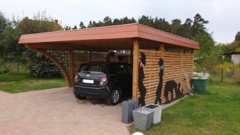 Doppel-Carport aus Holz mit Schindelblende und Bogenpfosten einseitig - BRANDL