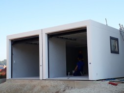 Doppel-Garage aus Beton mit Mittelwandöffnung - BRANDL
