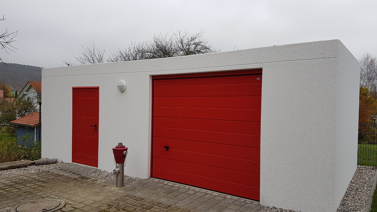 BETON-Fertiggarage (Feuerwehr-Ausführung) mit Tor in Seitenwand - BRANDL