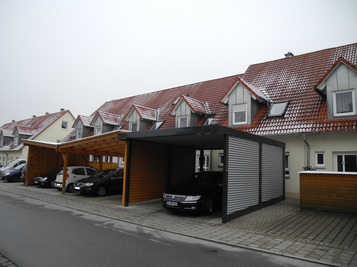 Einzel-Carport aus Stahl mit Wandelementen - BRANDL