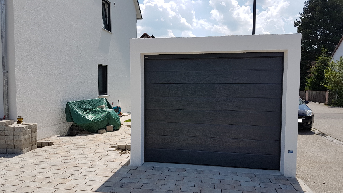 Einzel Carport Aus Stahl Mit Wandelementen Und Schiebetor