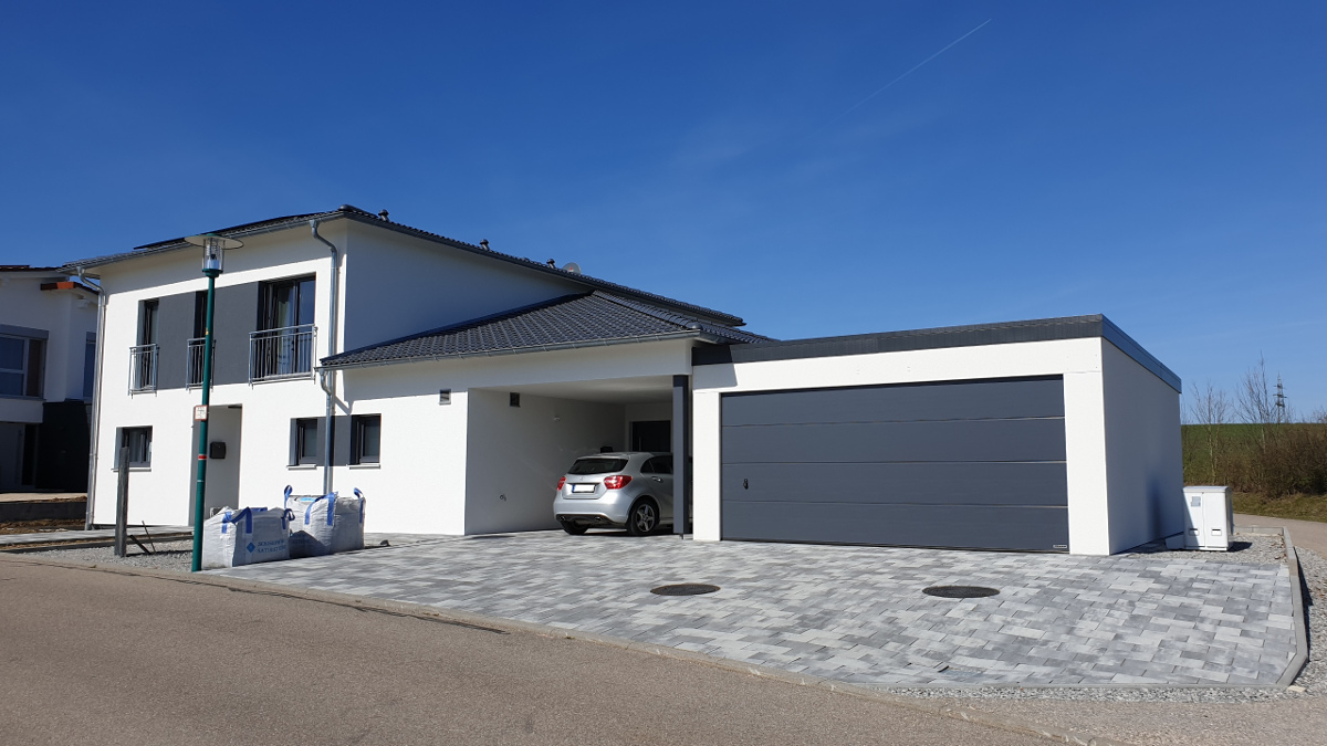 Doppel Garage Grossraumgarage Aus Stahl Mit Sektionaltor News