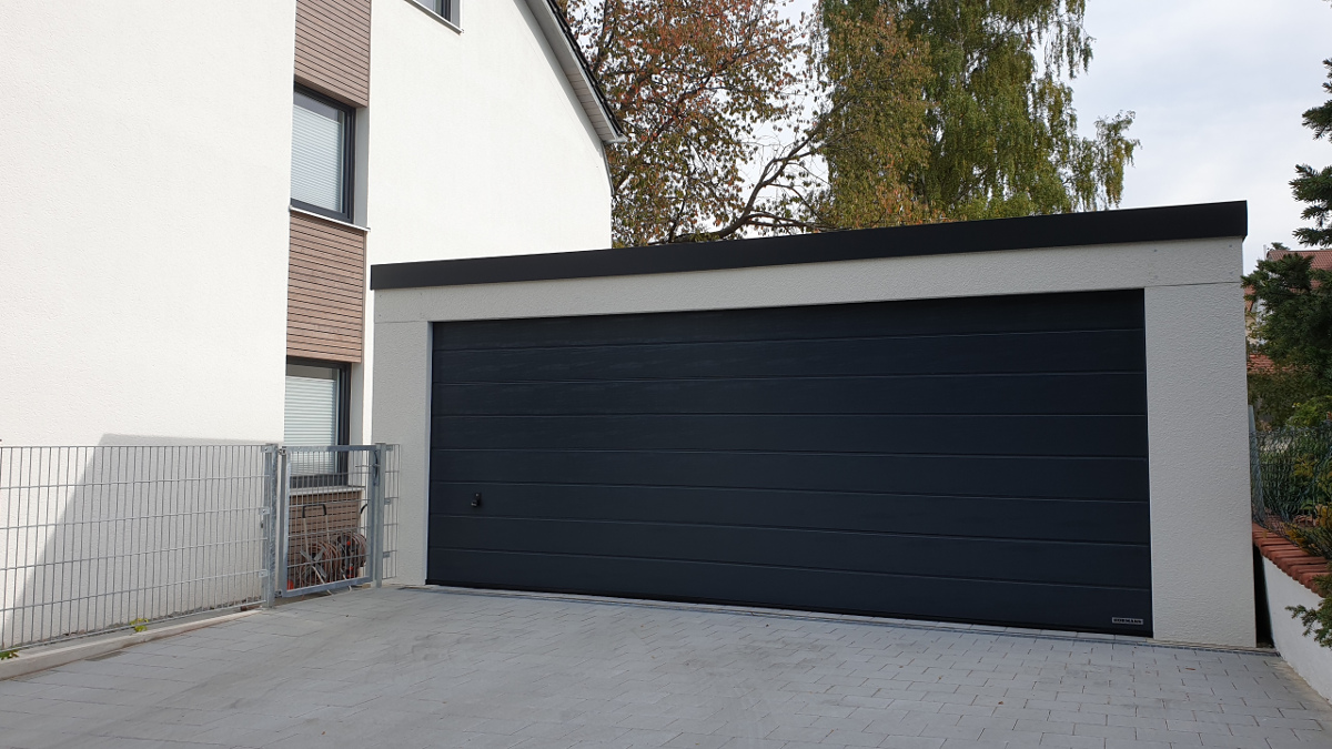 Doppel-Garage (Großraumgarage) aus Stahl mit Sektionaltor – News BRANDL