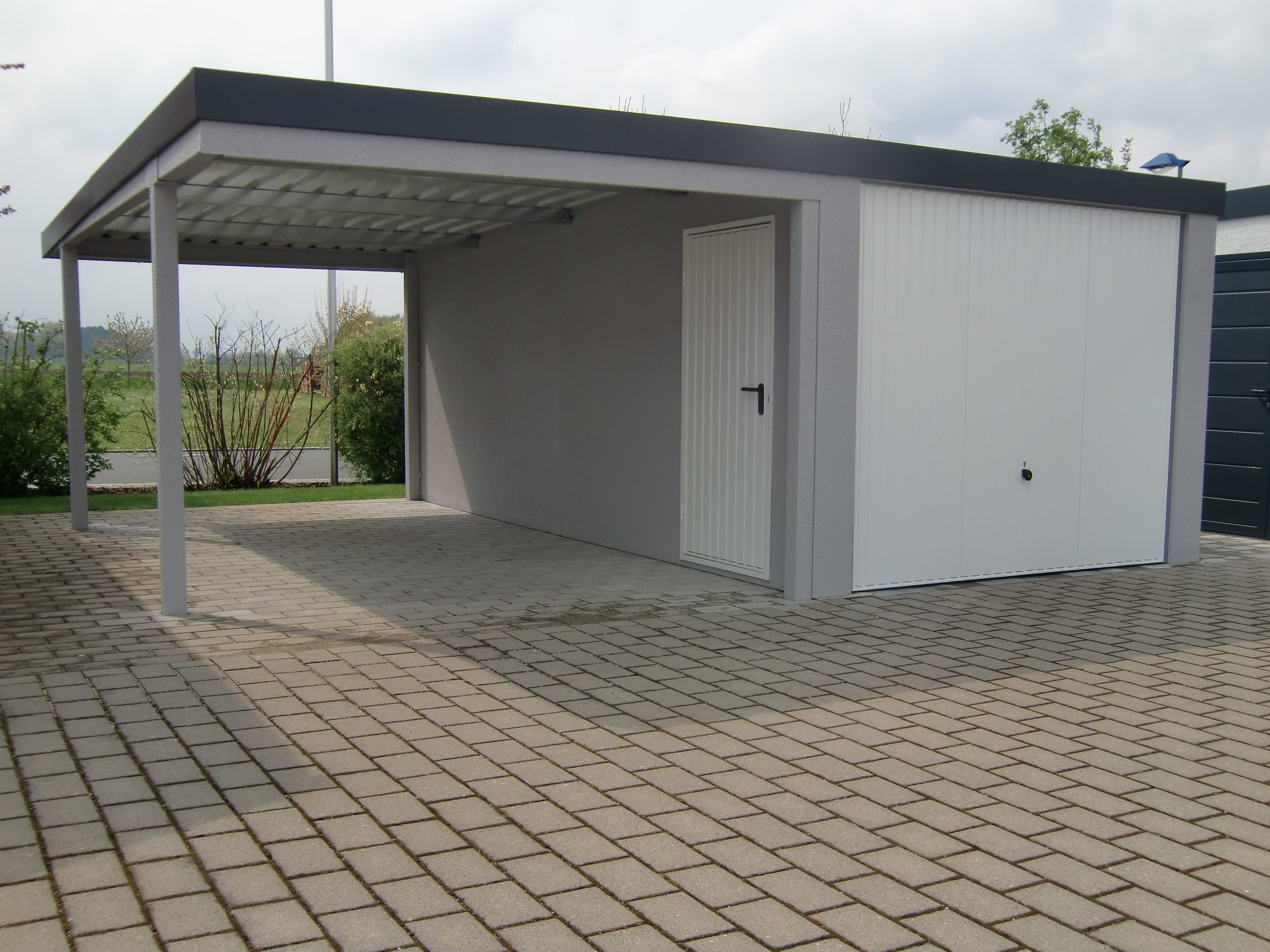 Stahlgarage mit Anbau-Carport - BRANDL