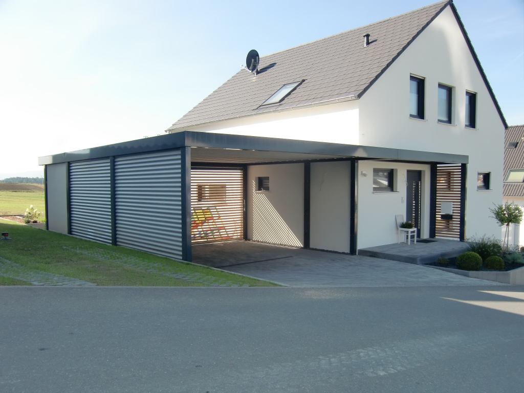 Doppel-Carport mit Hauseingangsüberdachung und Geräteraum hinten - BRANDL