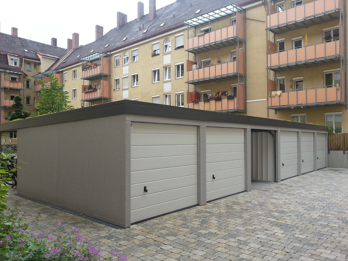 STAHL-Reihengaragenanlage (Garagenhof) mit Sektionaltoren - BRANDL