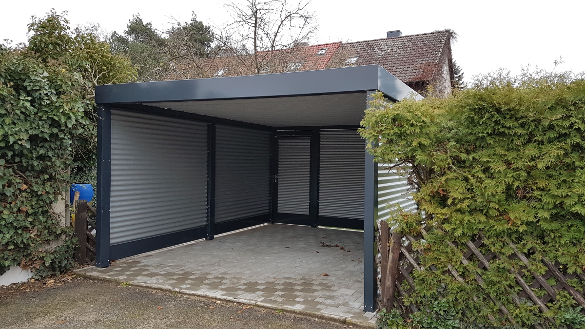 Carport aus Stahl mit Wandelementen - BRANDL