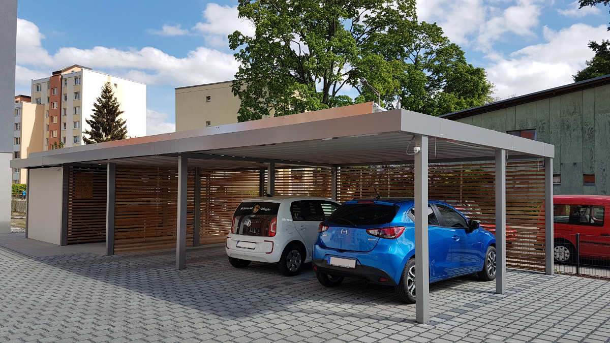 Carport-Reihenanlage mit Mülltonneneinhausung (Geräteraum) und Fahrradraum integriert - BRANDL