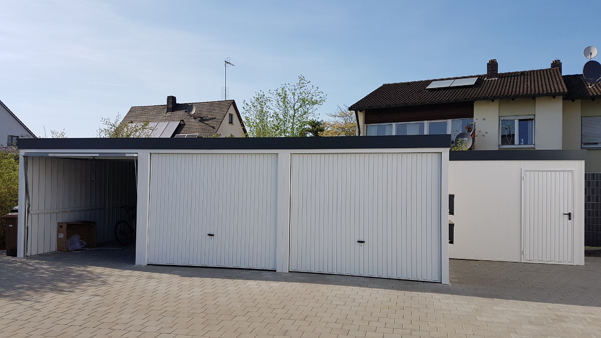 3er-Garage aus Stahl + Geräteraum daneben - BRANDL