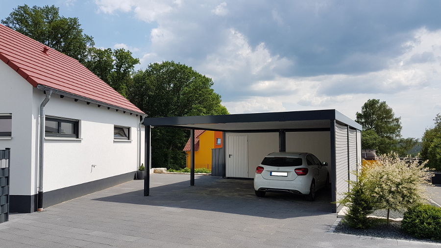 Doppel-Carport aus Stahl – mit Geräteraum (Abstellkammer) hinten integriert - BRANDL