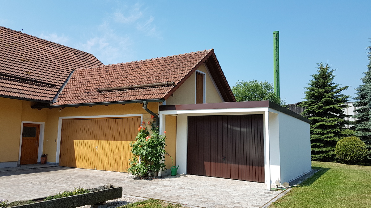 Einzelgarage aus Stahl mit Schwingtor + Anbau-Carport davor (Vordach) - BRANDL