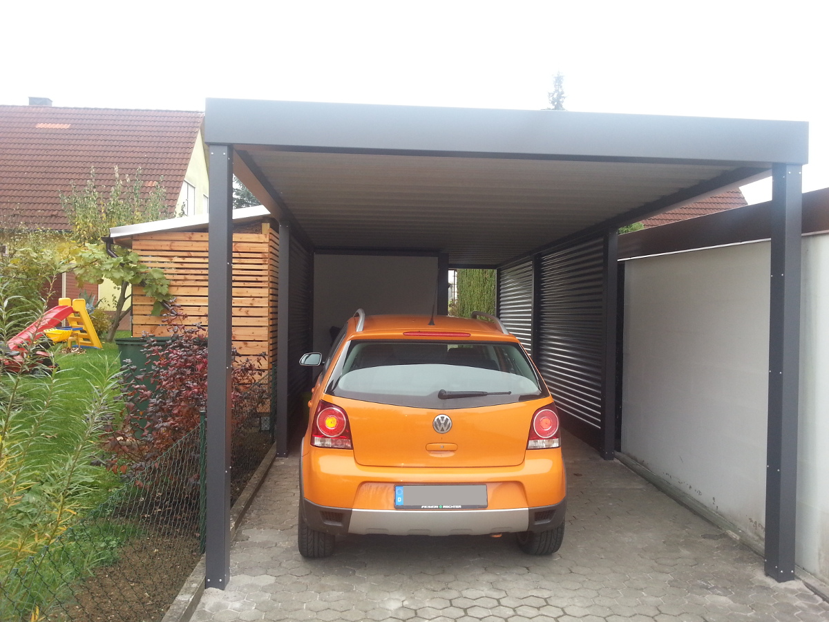 Einzel-Carport aus Stahl + Geräteraum (Abstellkammer) hinten integriert - BRANDL