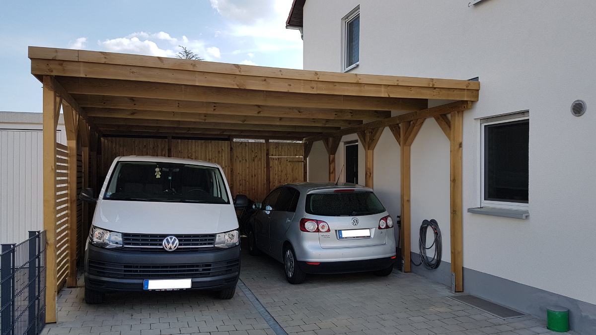 Doppel-Carport aus Holz mit Abstellkammer hinten - BRANDL