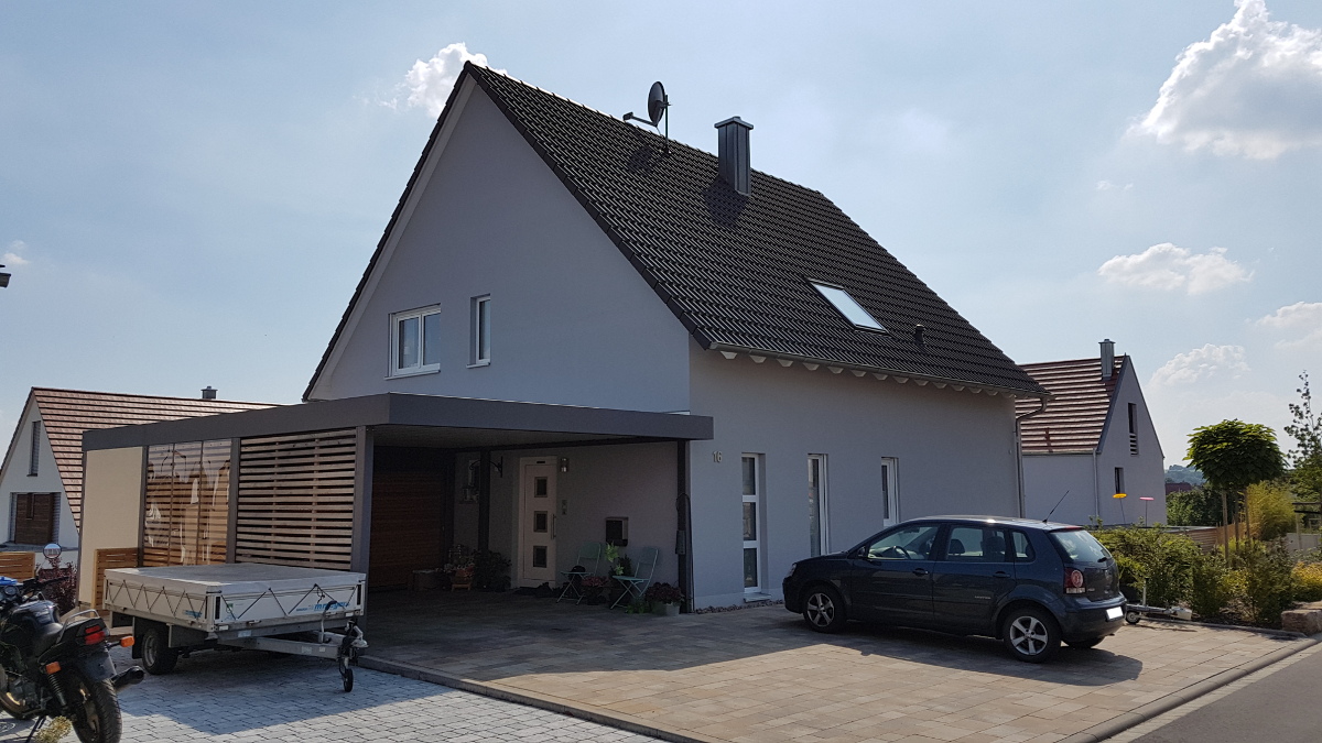 Doppel-Carport aus Stahl mit Geräteraum (Abstellkammer) hinten integriert - BRANDL