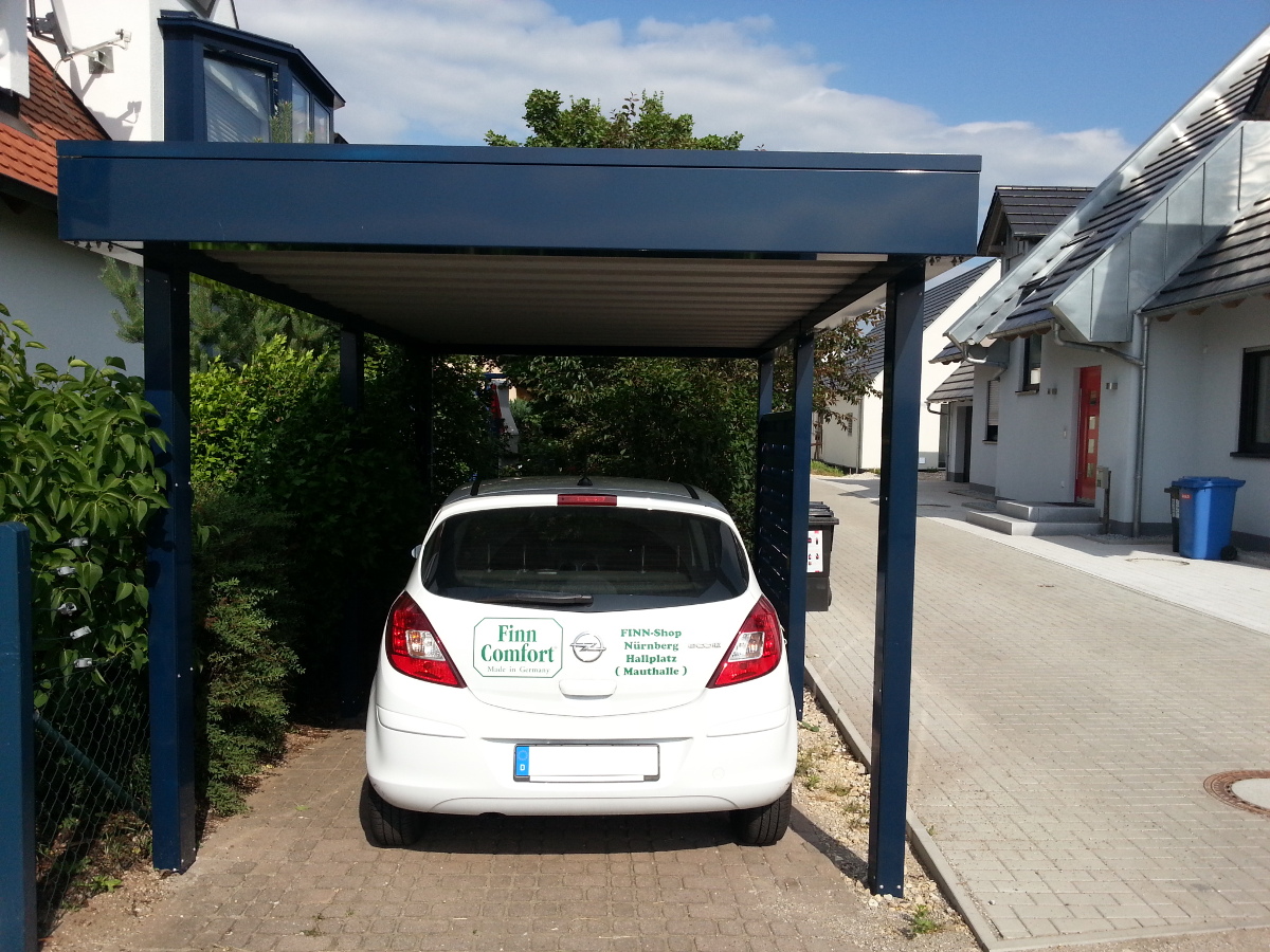 Einzel-Carport aus Stahl mit Dachbegrünung - BRANDL