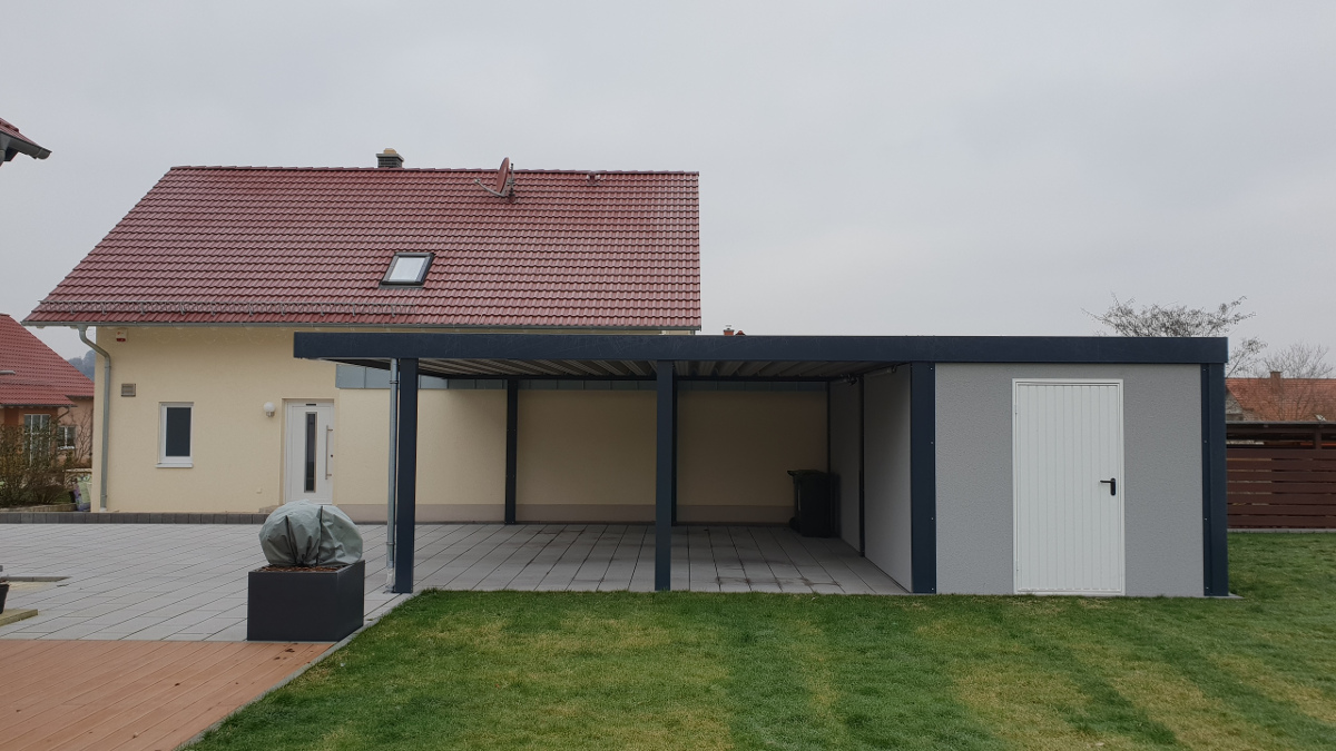 Doppel-Carport aus Stahl mit Geräteraum (Abstellkammer) hinten - BRANDL