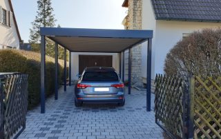 Einzel-Carport aus Stahl vor bestehende Garage - BRANDL