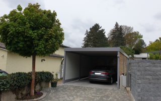 Einzel-Carport aus Stahl mit Geräteraum (Abstellkammer) hinten - BRANDL