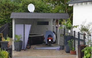 Einzel-Carport aus Holz mit Abstellkammer hinten - BRANDL