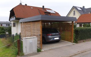 Einzel-Carport aus Holz mit Schindelblende und Rhombus-Wandelementen - BRANDL