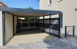 Einzel-Carport aus Stahl mit Geräteraum (Abstellkammer) hinten - BRANDL