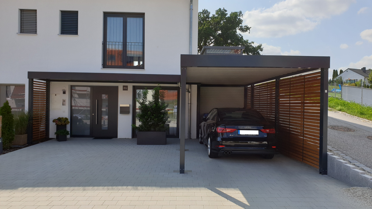 Einzel Carport Aus Stahl Mit Hauseingangsuberdachung News Brandl