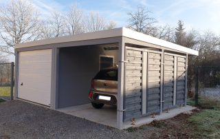 Einzel-Garage aus Stahl mit Sektionaltor + Anbau-Carport rechts daneben - BRANDL